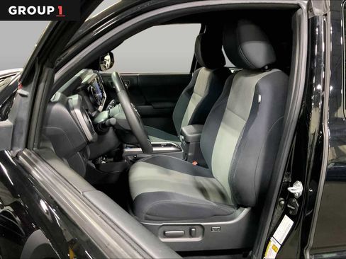Certified 2022 Toyota Tacoma TRD Off-Road w/ TRD Premium Off Road Package AWD/4WD image 8