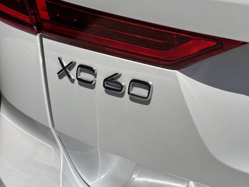 Used 2021 Volvo XC60 T8 Inscription w/ Advanced Package AWD/4WD image 12