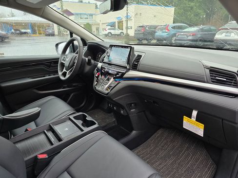 Certified 2026 Honda Odyssey Touring image 4