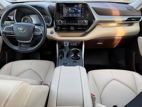 Used 2022 Toyota Highlander XLE image 14