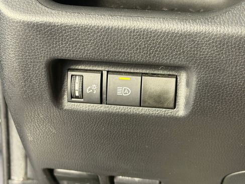 Used 2021 Toyota RAV4 LE FWD image 17