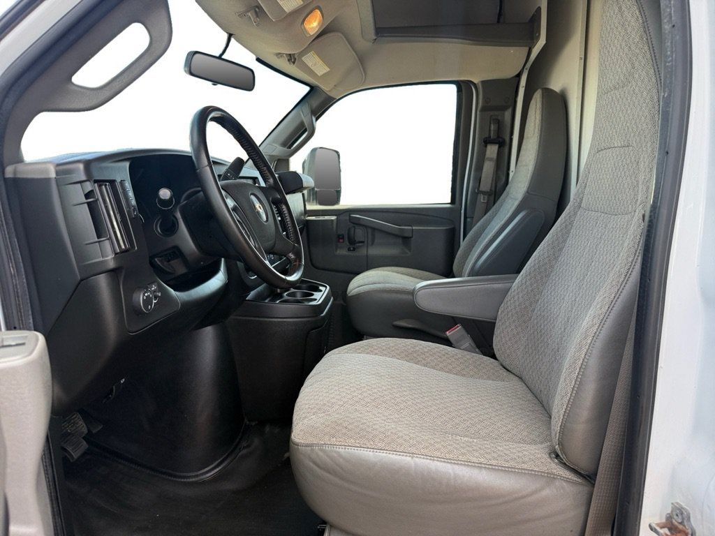 Used 2021 Chevrolet Express 3500 w/ Power Convenience Package RWD image 7