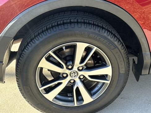 Used 2018 Toyota RAV4 XLE image 12