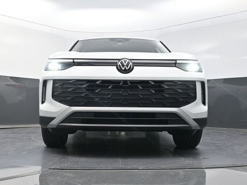 Used 2025 Volkswagen Tiguan S image 24