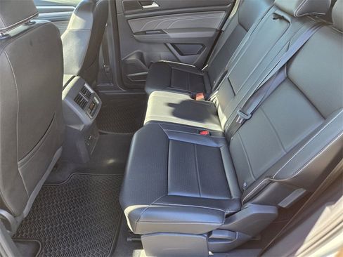 Used 2023 Volkswagen Atlas SE w/ Black Wheel Package image 7