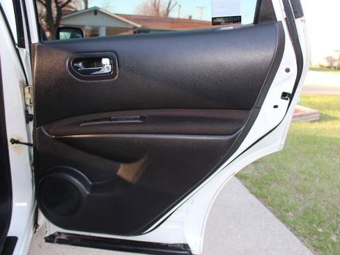 Used 2011 Nissan Rogue S image 27