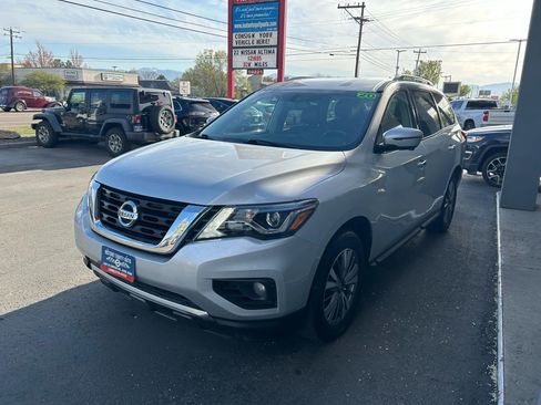 Used 2020 Nissan Pathfinder SL image 2