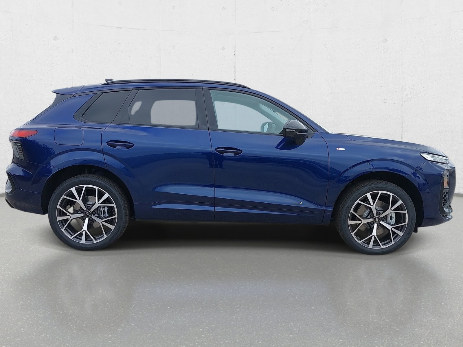 New 2026 Audi Q3 quattro 2.0T AWD/4WD image 4