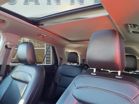 Used 2022 Ford Explorer XLT w/ Equipment Group 202A image 21