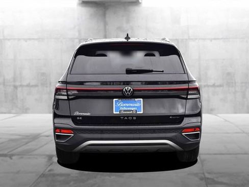 Used 2025 Volkswagen Taos SE AWD/4WD image 6