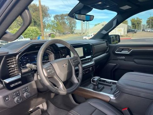 Used 2025 Chevrolet Silverado 1500 High Country w/ Midnight Edition AWD/4WD image 16