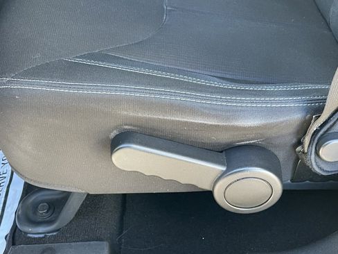 Used 2017 Jeep Wrangler Unlimited Sahara image 10