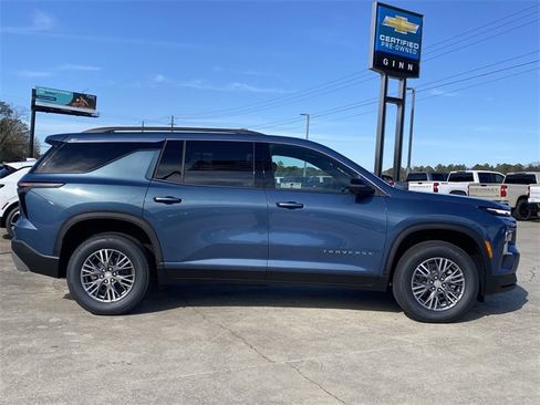 New 2026 Chevrolet Traverse LT w/ Driver Confidence Package image 8
