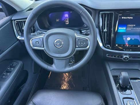 Used 2025 Volvo S60 B5 Core image 14