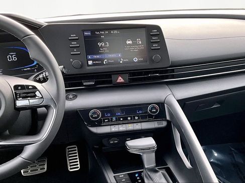 Used 2025 Hyundai Elantra Sport image 6