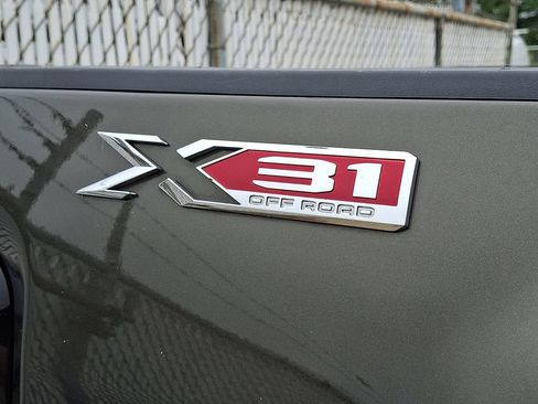 Used 2022 GMC Sierra 2500 SLE w/ SLE Value Package; AWD/4WD image 9