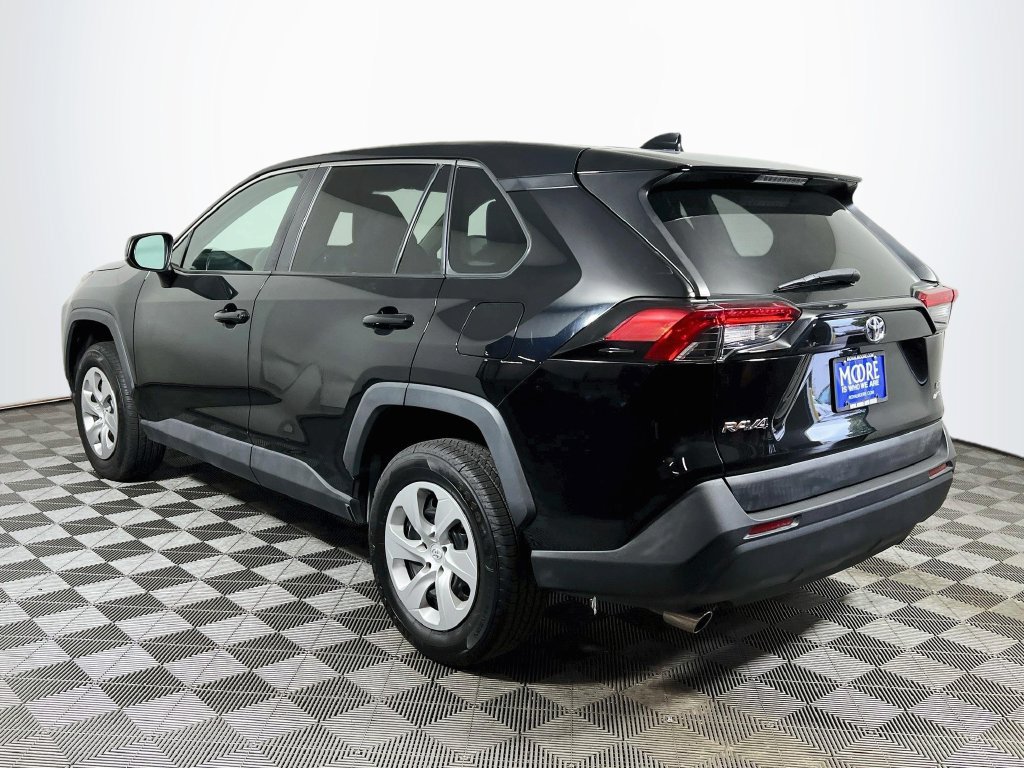 Certified 2022 Toyota RAV4 LE AWD/4WD image 5