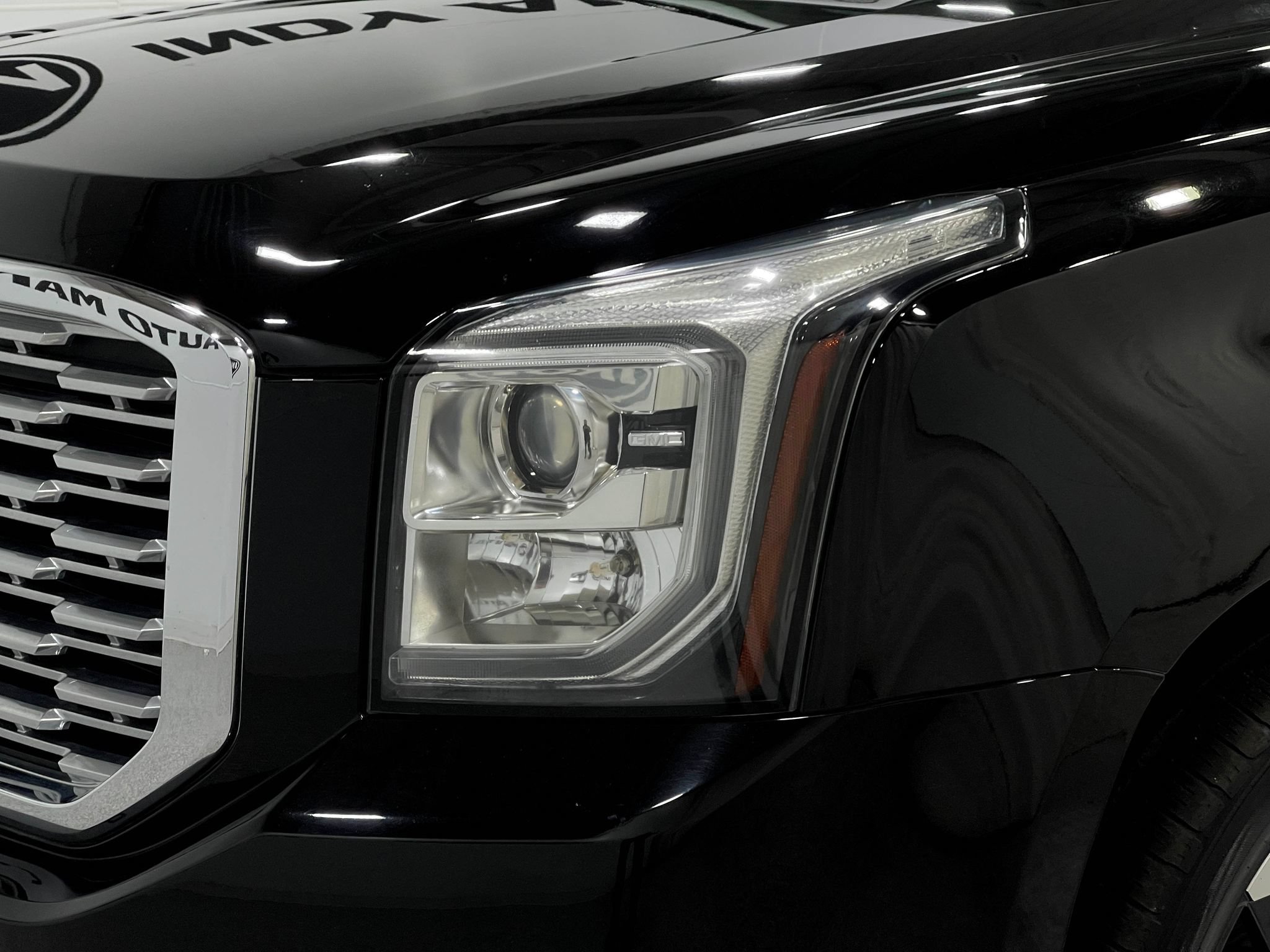 Used 2020 GMC Yukon Denali w/ Denali Premium Package AWD/4WD image 35