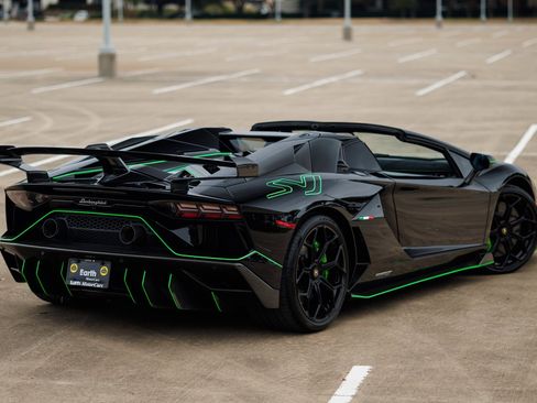 Used 2021 Lamborghini Aventador SVJ image 21