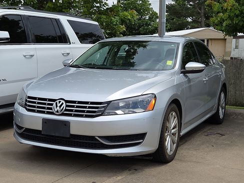 Used 2012 Volkswagen Passat 2.5 SEL FWD image 2