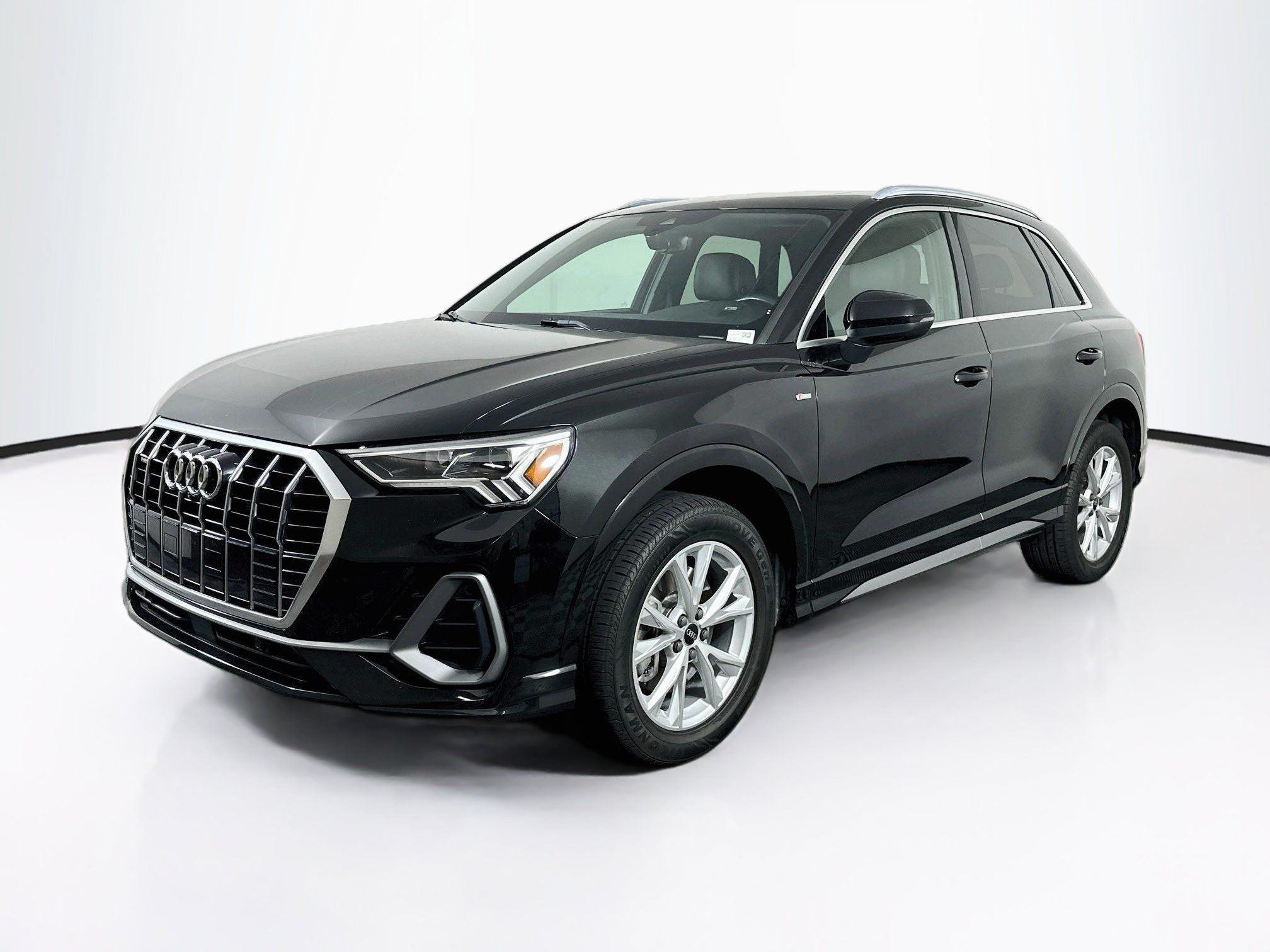 Used 2022 Audi Q3 2.0T Premium Plus w/ Premium Plus Package AWD/4WD image 3