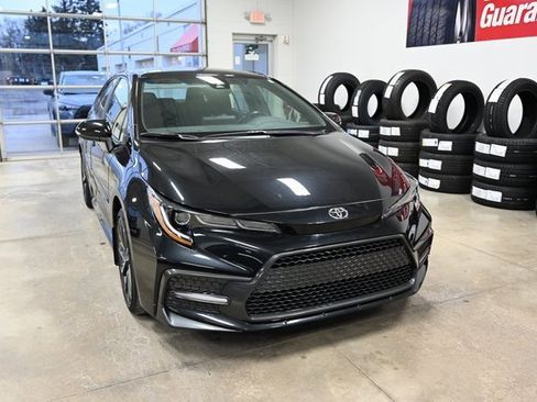 Used 2022 Toyota Corolla SE image 3