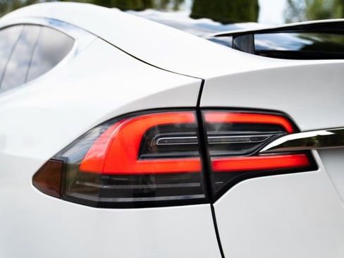 Used 2020 Tesla Model X Long Range image 16