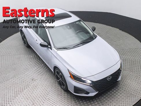 Used 2025 Nissan Altima 2.5 SR w/ SR Premium Package AWD/4WD image 3
