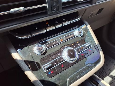 Used 2022 Lincoln Corsair FWD image 11
