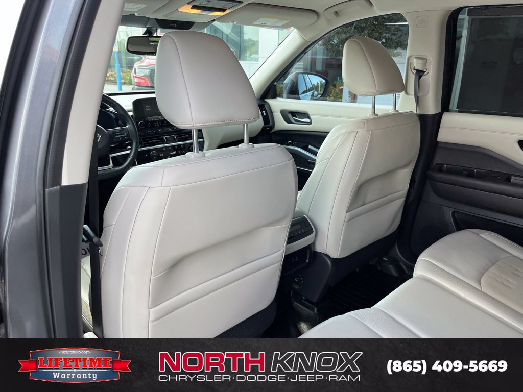 Used 2022 Nissan Pathfinder SL w/ SL Black Package AWD/4WD image 14