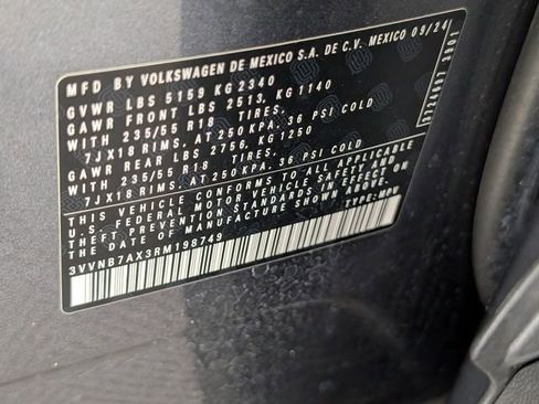 Used 2024 Volkswagen Tiguan SE image 39