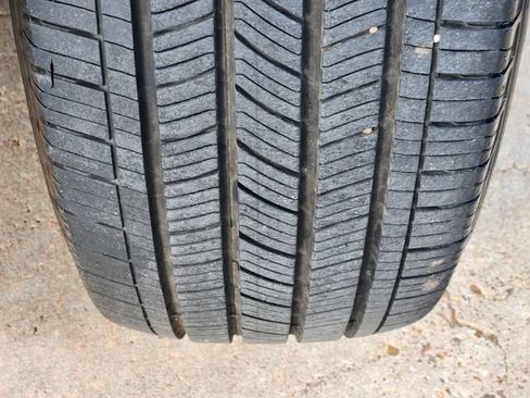 Used 2024 Ford Explorer XLT w/ Equipment Group 202A RWD image 11