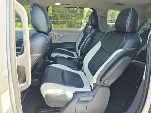 Used 2021 Toyota Sienna LE FWD image 16