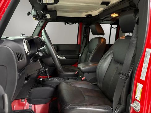 Used 2016 Jeep Wrangler Unlimited Rubicon w/ Connectivity Group AWD/4WD image 9