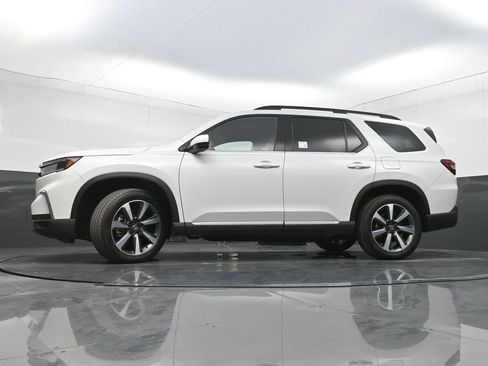 Used 2024 Honda Pilot Elite image 31
