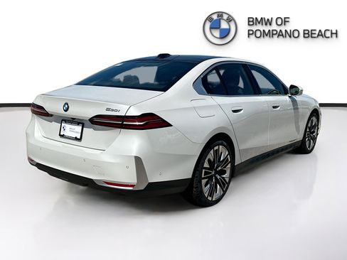 New 2026 BMW 530i RWD image 6