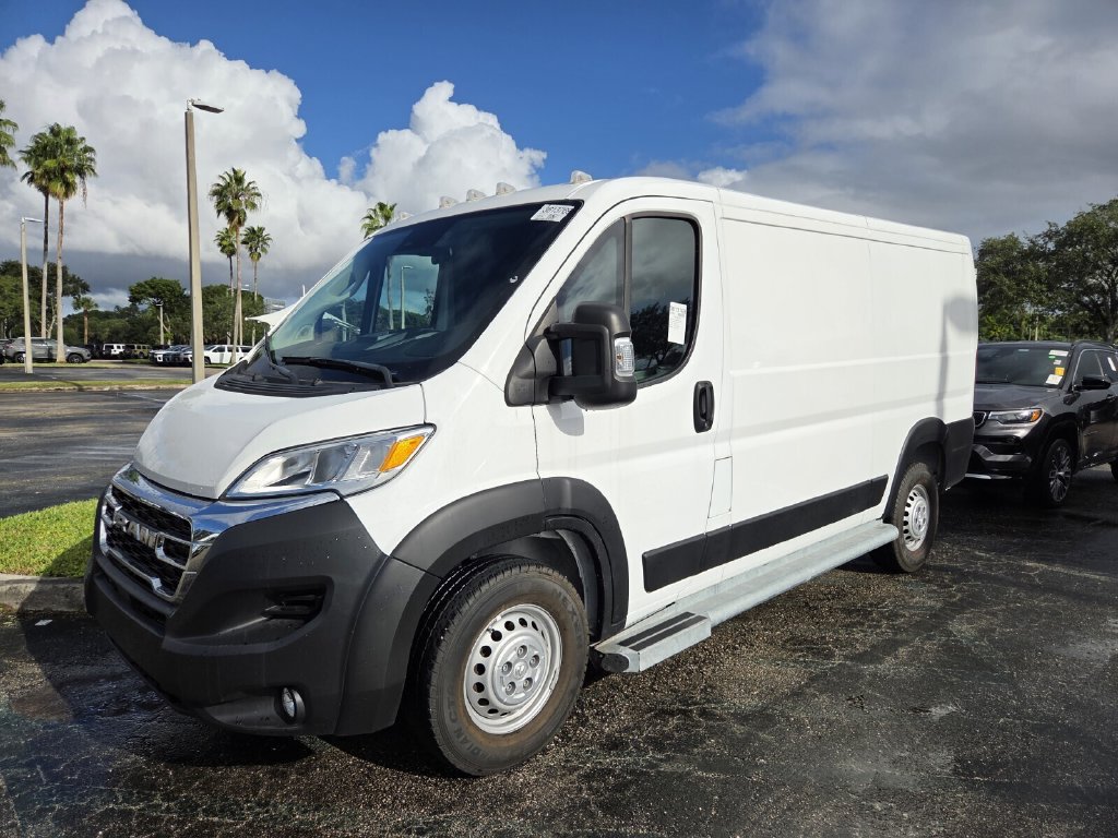 Used 2025 RAM ProMaster 2500 w/ U-Haul Equipment Group FWD image 3