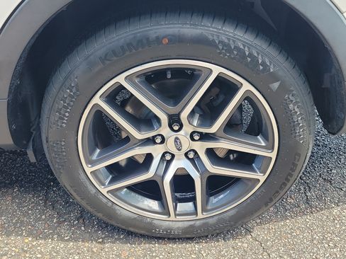 Used 2017 Ford Explorer Sport w/ Equipment Group 401A AWD/4WD image 10