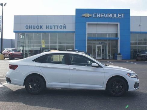 Used 2023 Volkswagen Jetta SE w/ Panoramic Sunroof Package image 1