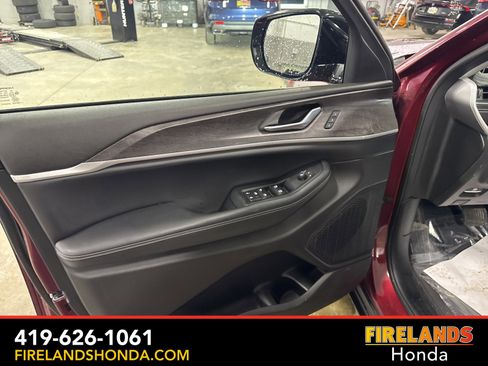 Used 2023 Jeep Grand Cherokee Limited image 11