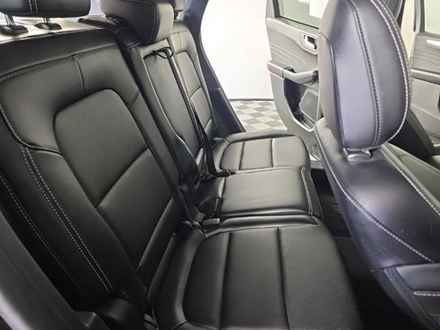 Used 2023 Ford Escape Platinum AWD/4WD image 32