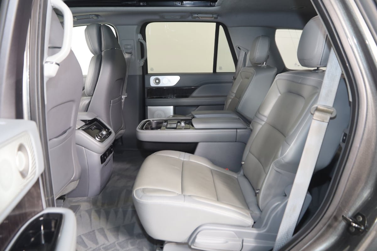 Used 2018 Lincoln Navigator Reserve w/ Technology Package AWD/4WD image 46