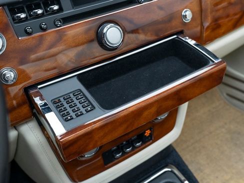 Used 2010 Rolls-Royce Phantom Drophead Coupe RWD image 27