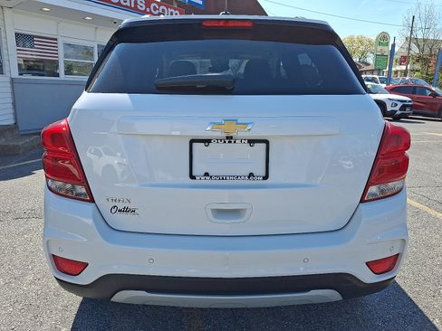 Used 2021 Chevrolet Trax LT FWD image 4