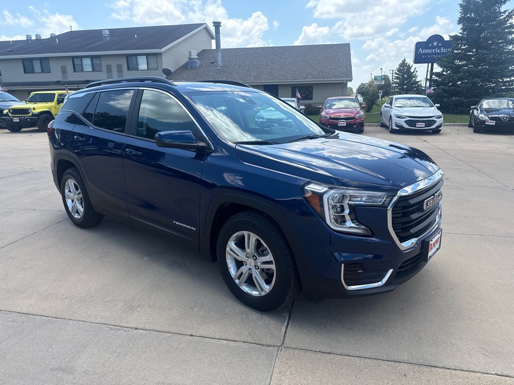 Used 2022 GMC Terrain SLE w/ Driver Convenience Package FWD image 8
