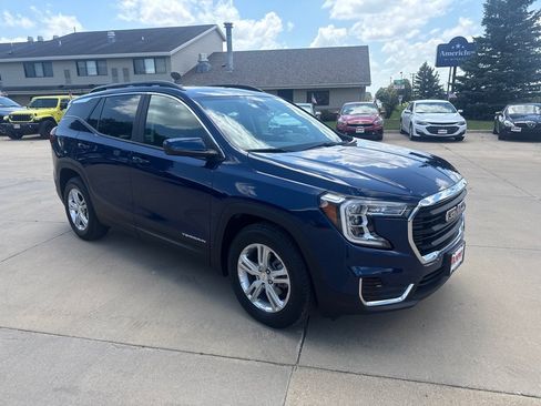 Used 2022 GMC Terrain SLE w/ Driver Convenience Package FWD image 8