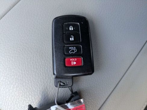 Used 2016 Toyota Highlander Limited FWD image 34