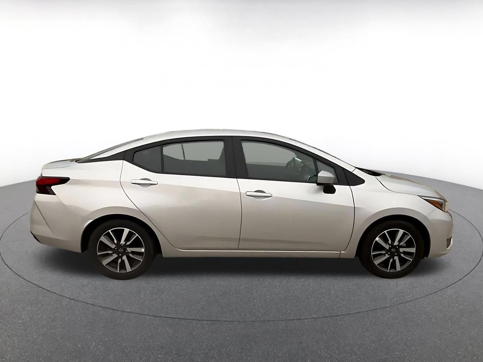 Used 2025 Nissan Versa SV FWD image 15