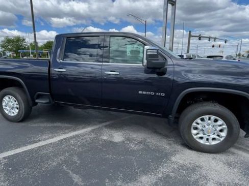 Used 2024 Chevrolet Silverado 2500 LTZ AWD/4WD image 3