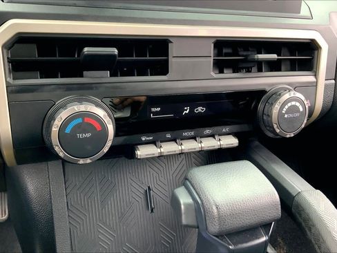 Used 2025 Toyota Tacoma SR image 30
